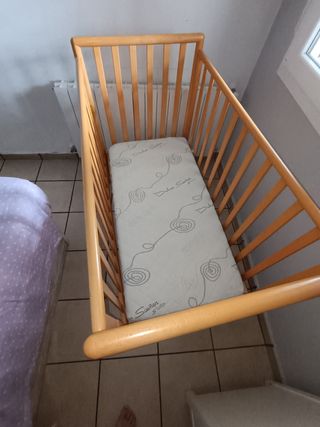 Cuna de madera para bebé