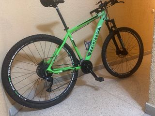 Bicicleta de montaña verde