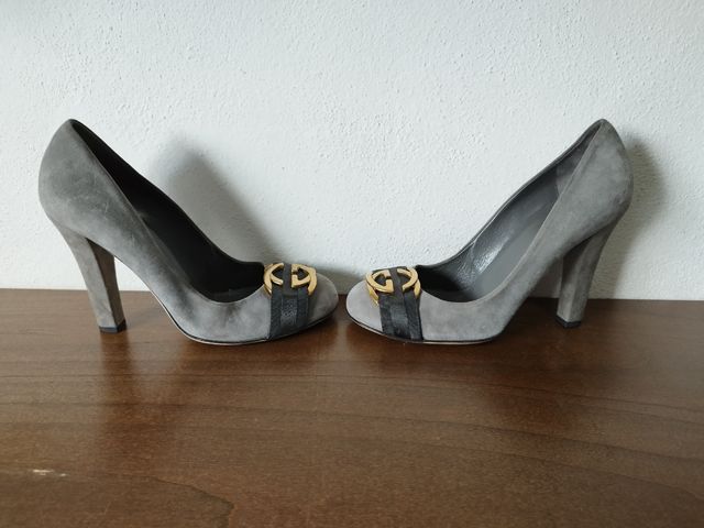 Scarpe décolleté Gucci grigie in camoscio