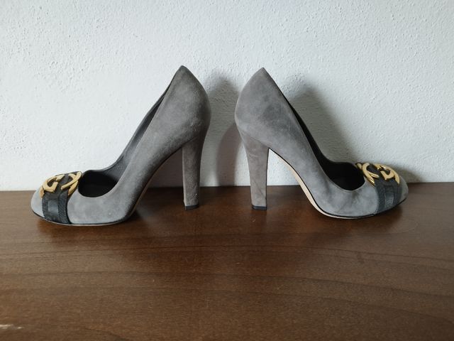 Scarpe décolleté Gucci grigie in camoscio