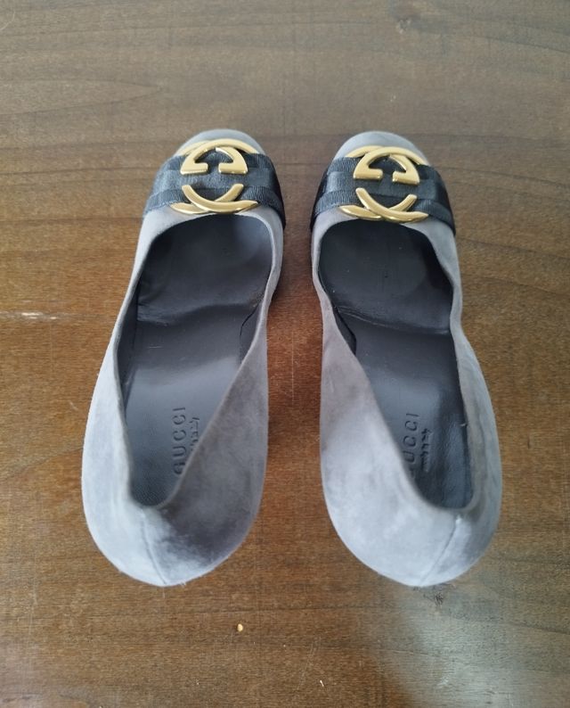 Scarpe décolleté Gucci grigie in camoscio