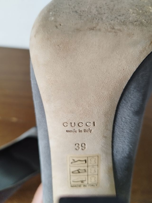 Scarpe décolleté Gucci grigie in camoscio