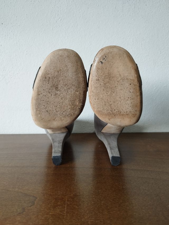 Scarpe décolleté Gucci grigie in camoscio