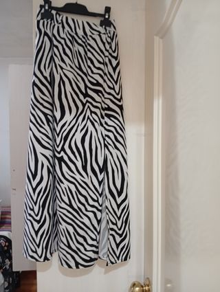 Ropa de mujer de un hombro con volantes