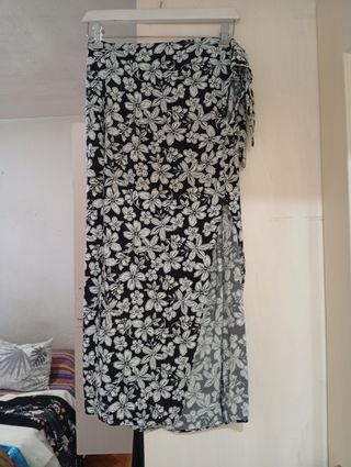 Ropa de mujer de un hombro con volantes