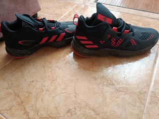 Zapatillas Adidas Negras y Rojas