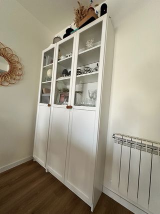 Vitrina Billy Ikea Cristal Blanca de tres puertas