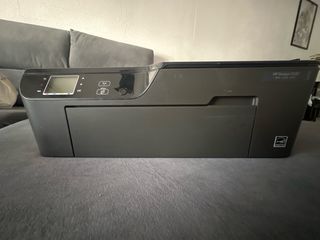 Impresora HP Deskjet 3520 con cartuchos