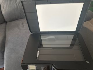 Impresora HP Deskjet 3520 con cartuchos