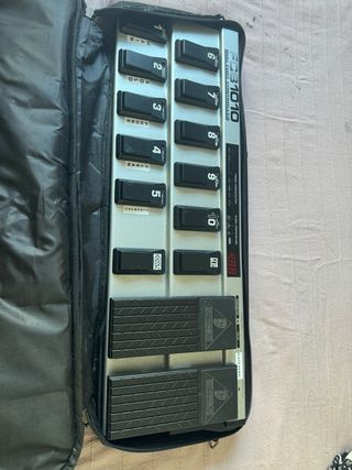 Behringer FCB1010 Controlador MIDI Pedalera