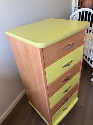 Escritorio esquinero y sinfonier madera