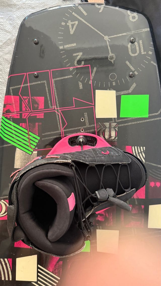 Tabla Wakeboard Liquid Force con Botas