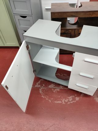 Mueble de baño gris y blanco