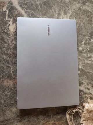 Portátil Samsung Book 2 Go Plata