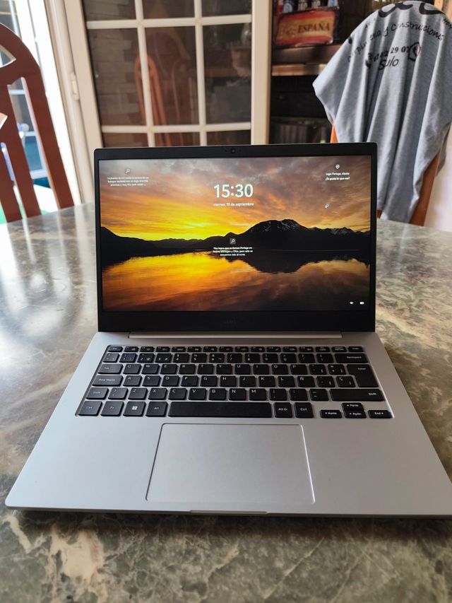 Portátil Samsung Book 2 Go Plata
