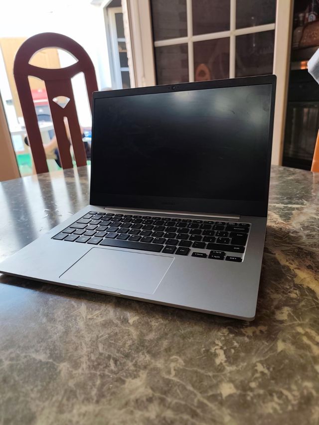 Portátil Samsung Book 2 Go Plata