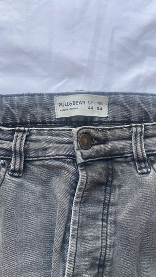 Bermuda Pull&Bear gris desgastada