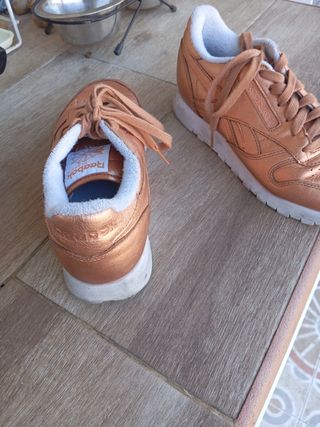 Zapatillas Reebok Clásicas Doradas