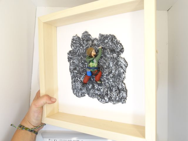 Figura escalador en roca personalizada enmarcado