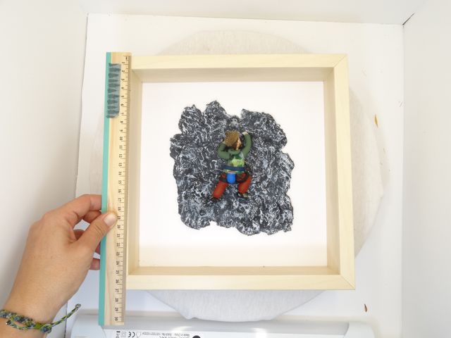 Figura escalador en roca personalizada enmarcado