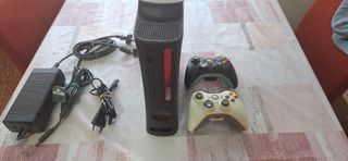 Xbox 360 Consola con 2 Mandos
6 juegos en hdd

