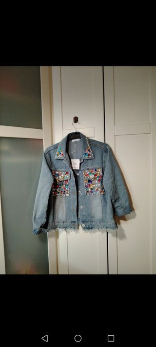 Chaqueta vaquera con pedrería