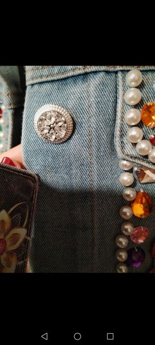 Chaqueta vaquera con pedrería