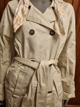 Trench largo de Zara. Talla XS. Nuevo 