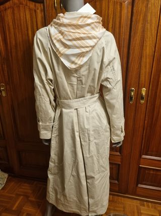 Trench largo de Zara. Talla XS. Nuevo 