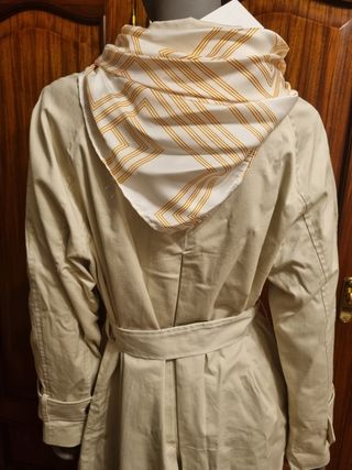 Trench largo de Zara. Talla XS. Nuevo 