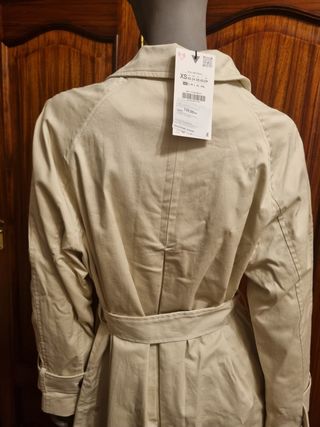 Trench largo de Zara. Talla XS. Nuevo 