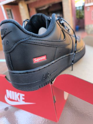 Nike Supreme Air Force 1 Negras