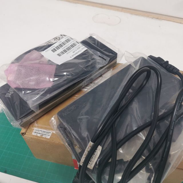 ThinkPad Thunderbolt 4 Dock 40B0 + Fuente 300W