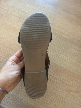 Sandalias Negras con Diseño Calado
