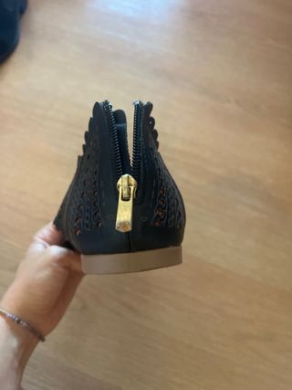 Sandalias Negras con Diseño Calado