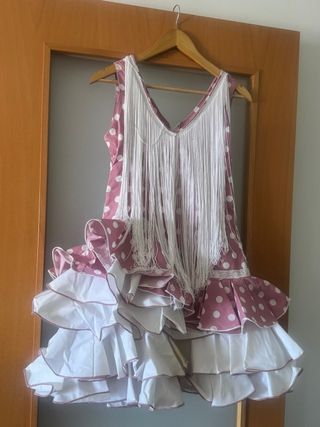 Vestidos de flamenca rosa y celeste.