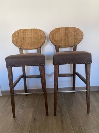2 Sillas de Bar con Asiento de Cuero y Mimbre