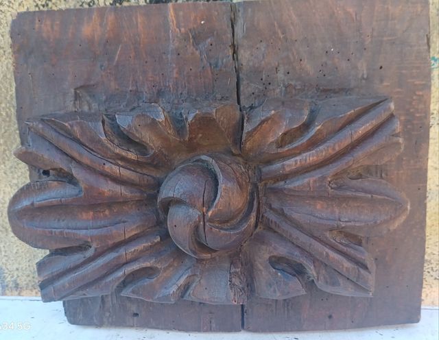 Antica modanatura in legno intagliato