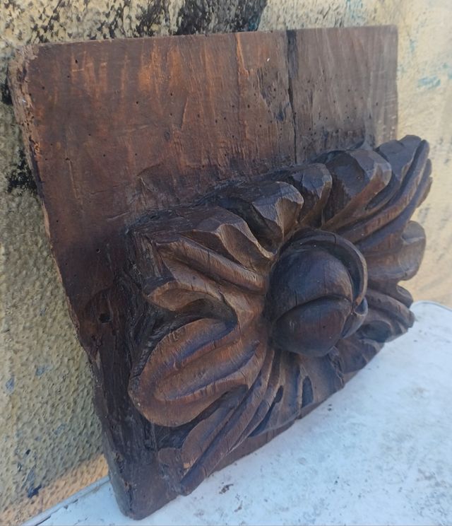 Antica modanatura in legno intagliato