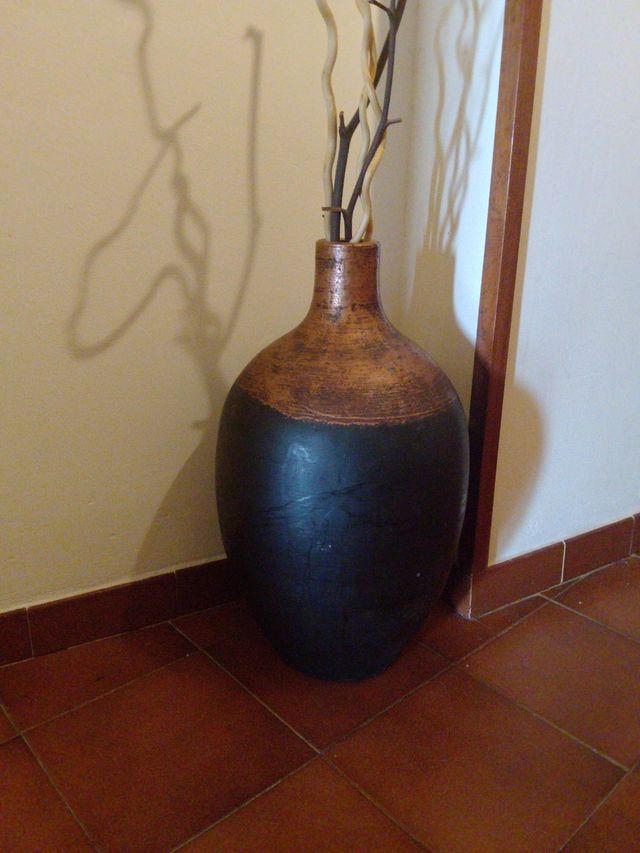 Jarrón Grande Negro y Marrón