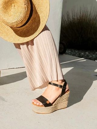 Sandalias POPA cuña negras 
