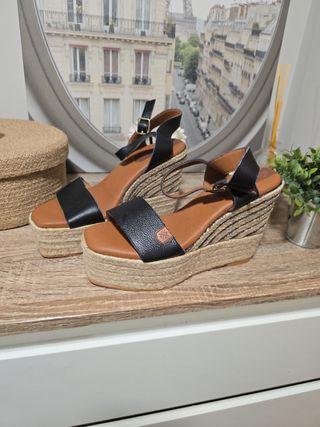 Sandalias POPA cuña negras 