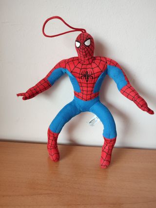 Spiderman Peluche Pequeño Marvel 23CM