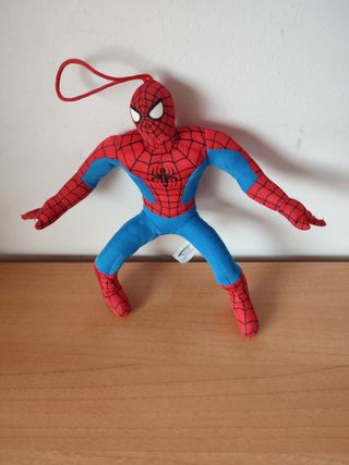 Spiderman Peluche Pequeño Marvel 23CM