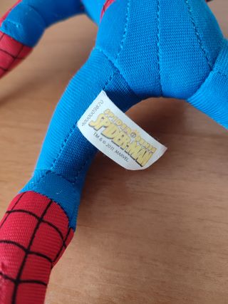 Spiderman Peluche Pequeño Marvel 23CM