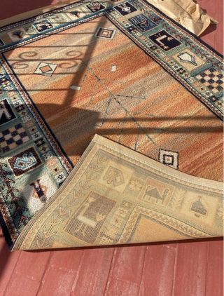 Alfombra de diseño étnico multicolor