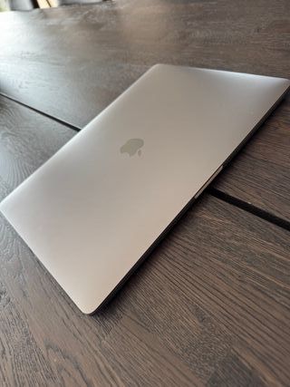 MacBook Pro 15 (2018) Gris Espacial