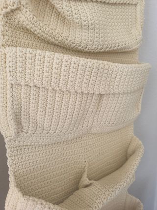 Perchero organizador de tela beige