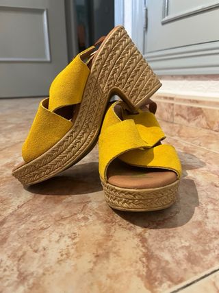 Sandalias de tacón de piel