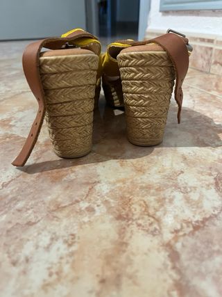 Sandalias de tacón de piel